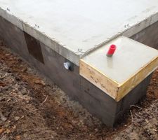 Futur emplacement de la PAC, et accès au vide sanitaire.