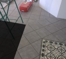 En noir l'emplacement de la cuisine. La jonction entre les deux poses est courte
