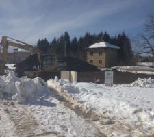 Voilà, le terrassement a enfin commencé. On n'y croyait plus...