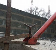 Mur de devant, ensuite vient la chapente, un R 1 quoi.