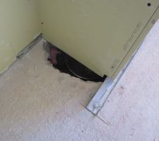 Trou de la cheminee a reboucher