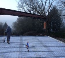 Et on recouvre le tous d'une bonne couche de béton, et hop, voici la dalle finie !!