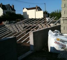 Pose du plancher hourdis béton.