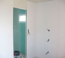 Chambre RDC - vue vers SdB