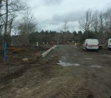 L'entr&eacute;e du lotissement. Ca prend forme! Enfin!