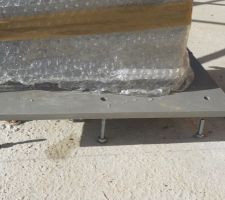 Fixation pour mise à l'aplomb