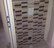 Faïence posée sur tablier wc suspendu