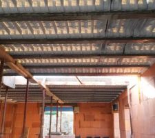 Préparation de l'isolation sous la dalle de l'étage