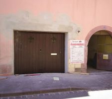 Porte en place