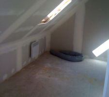 Dans la chambre du grand le vélux manquant est là...