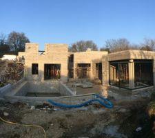 La Ma&ccedil;onnerie est quasiment termin&eacute;e il manque plus que la dalle de la partie gauche