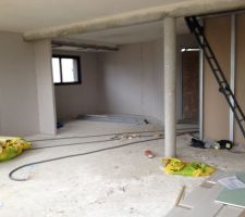 Salle à manger au fond, vue du salon