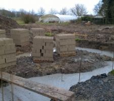 Fondations creusées a 2m
Dalle cassee d'une maison de 1830
1m50 de béton coulé
Maintenant faut attendre que ça sèche