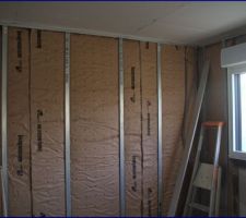 Pose des rails, les chambres sont délimitées.