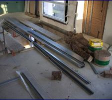 Pose des rails, les chambres sont délimitées.