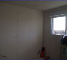 Une partie de la chambre parentale