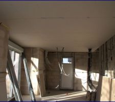 Le plafond au rez de chaussée déjà en bonne voie !