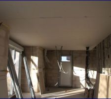 Le plafond au rez de chaussée déjà en bonne voie !