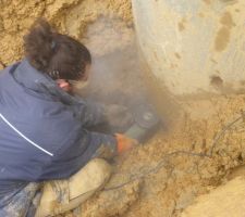 Perçage de la buse du puits pour le trop plein de la cuve d'EP
