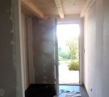 Entrée avec le futur emplacement du placard