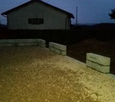 Les premiers moellons sont montés