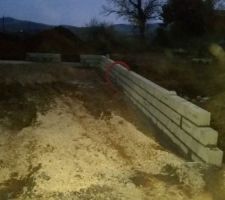 Les premiers moellons sont montés