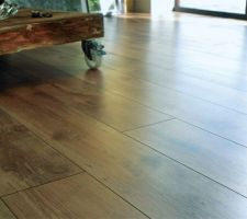 Photo du sol stratifié que l'on va poser (acheter chez Casto)
Stratifié couleur chene 4 chanfreins)