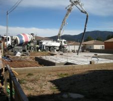 Si le maçon a réalisé les fouilles a la main,pour la dalle bétonnière et pompe