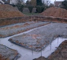 Un peu de rab de béton alors on a des fondations bien larges et un VS quasiment bétonné :)