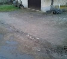 Dalle du voisin réparer , bravo au chef de chantier et maçon pour leurs professionnalisme et leurs rapidité à régler ce souci ...