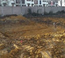 Voici les premiers coups de pelle, c'est parti pour la construction !