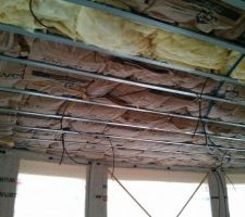 Isolation faux plafond et passage de cables