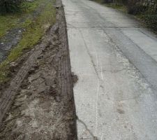 Bornage du chemin menant chez nous: en bas