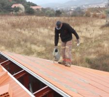 Réalisations des joints des briquettes sous tuiles