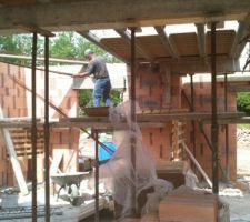Mise en place du plancher de l'étage => à 70% terminé