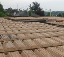 Mise en place du plancher de l'étage => à 70% terminé