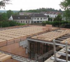 Mise en place du plancher de l'étage => à 70% terminé