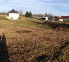 Notre Terrain sur panorama arri&egrave;re.
Exposition sud/sud-ouest