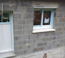 Vue de la porte cellier,fenetre cuisine,et baie de salle a manger