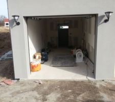 Vue sur le garage (rangé) et sur l'éclairage extérieur !!!