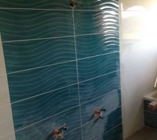 La fa&iuml;ence effet vagues de la  salle de bain enfants :)