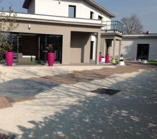 Entrée avec cheminement extérieur