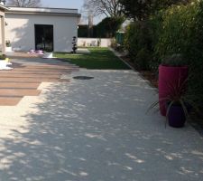 Ext&eacute;rieur avec gazon synth&eacute;tique