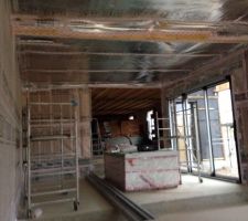 Pose du pare vapeur en alu au plafond
