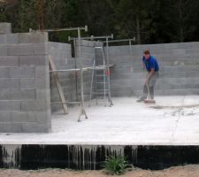 Votre serviteur en plein nettoyage du chantier