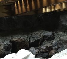 Fissuration du mur de soutènement à l'angle ravine-mer
