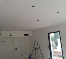 Les spots sont en place...