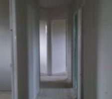 Couloir chambre / salle de bain