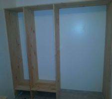 Placard Chambre du b&eacute;b&eacute;? 
Manque les &eacute;tag&egrave;res et la tringle!!