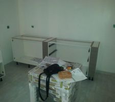 Montage des caissons de la cuisine en cours!!!
